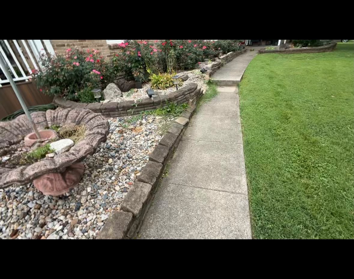 Curved sidewalk with edging