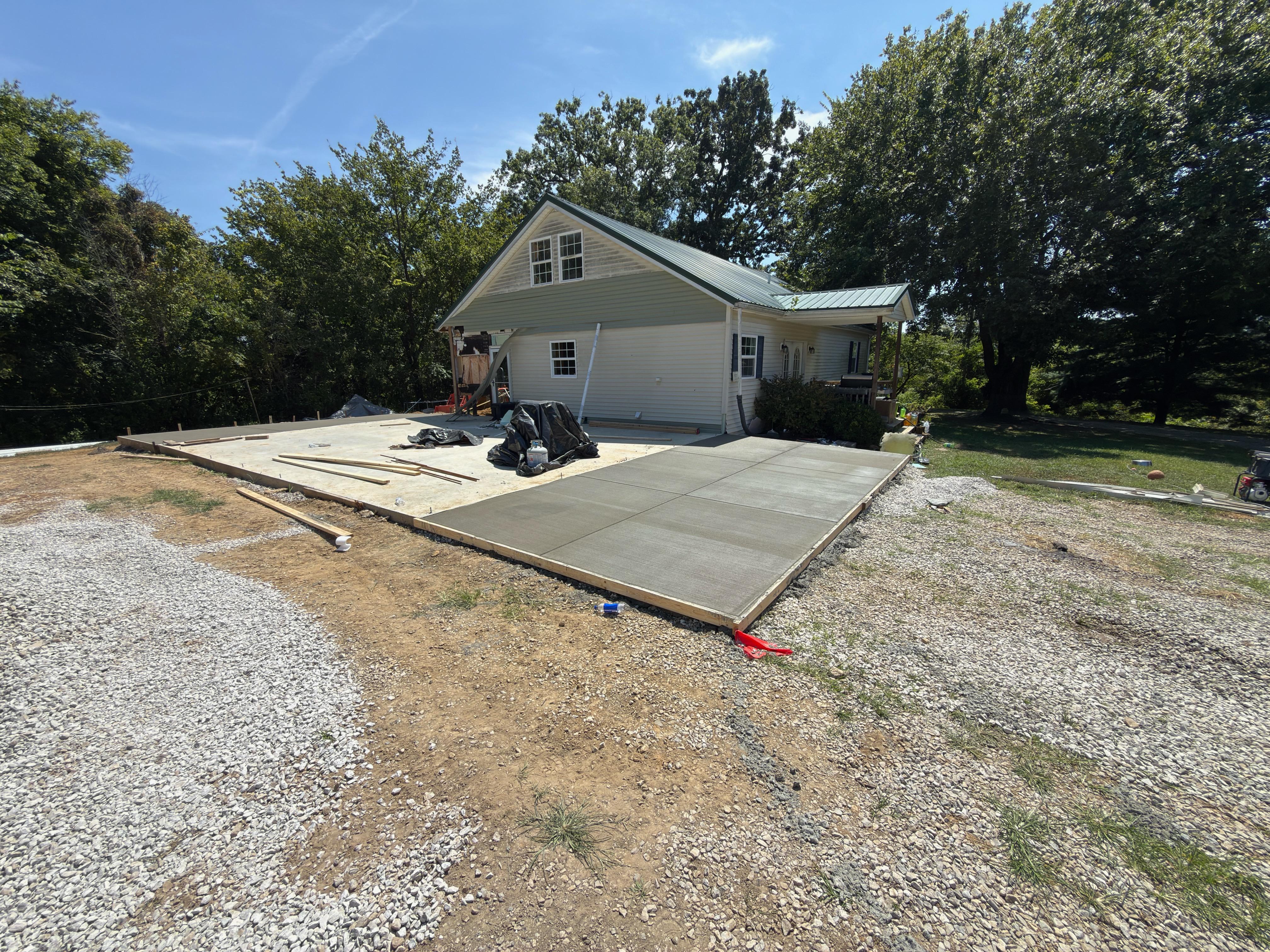 Concrete slab installation — MG Concrete LLC