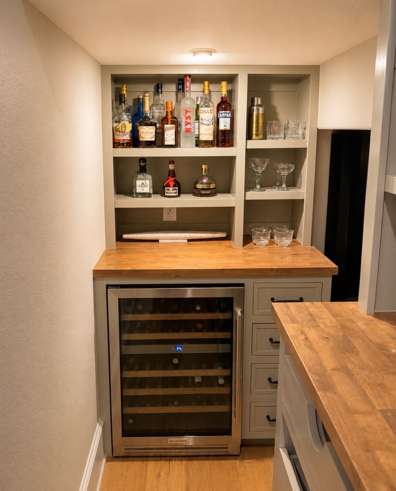 Custom Bar & Wine Station