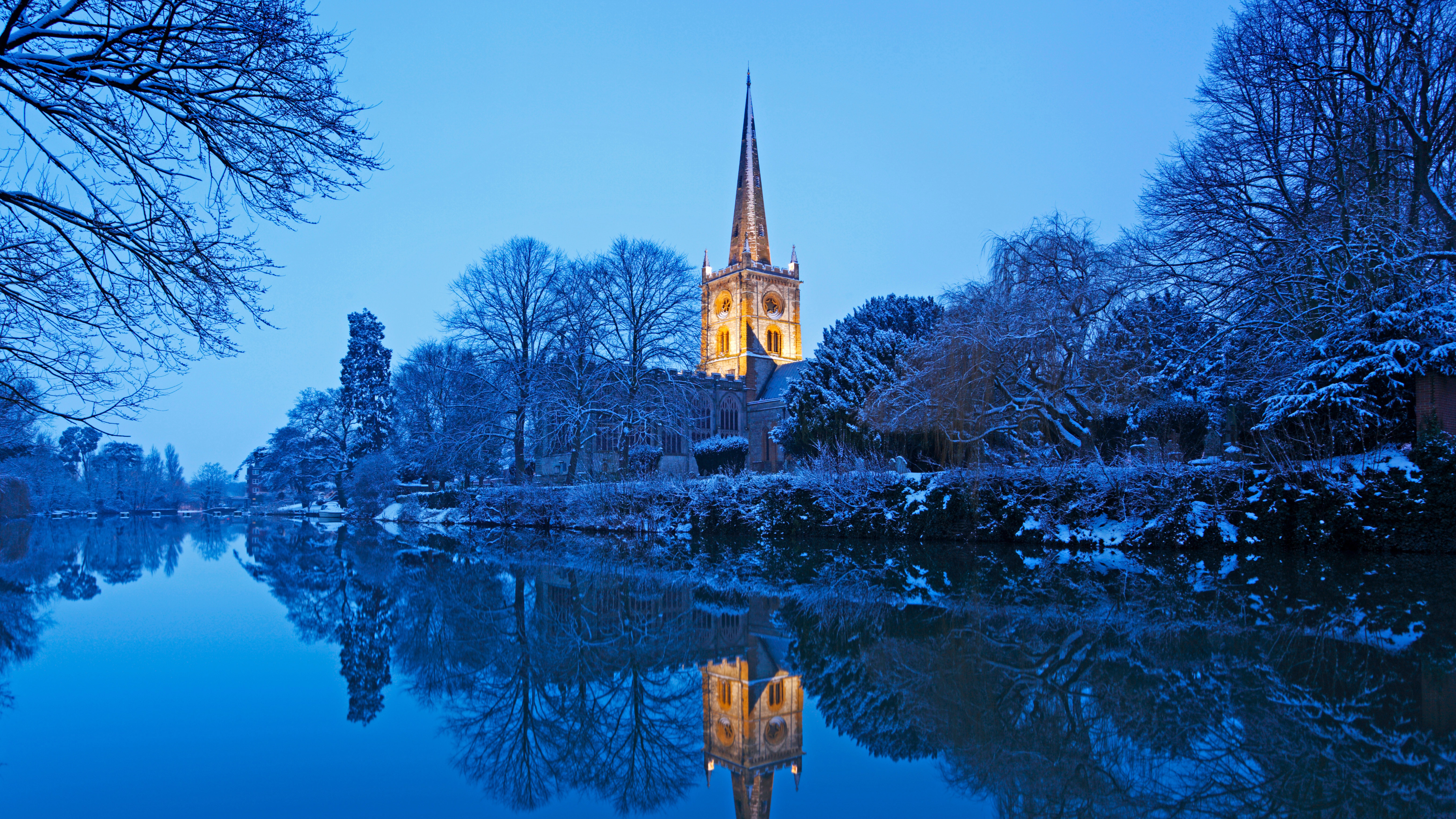 圣三一教堂，英国埃文河畔斯特拉特福 (© James Osmond/Getty Images)