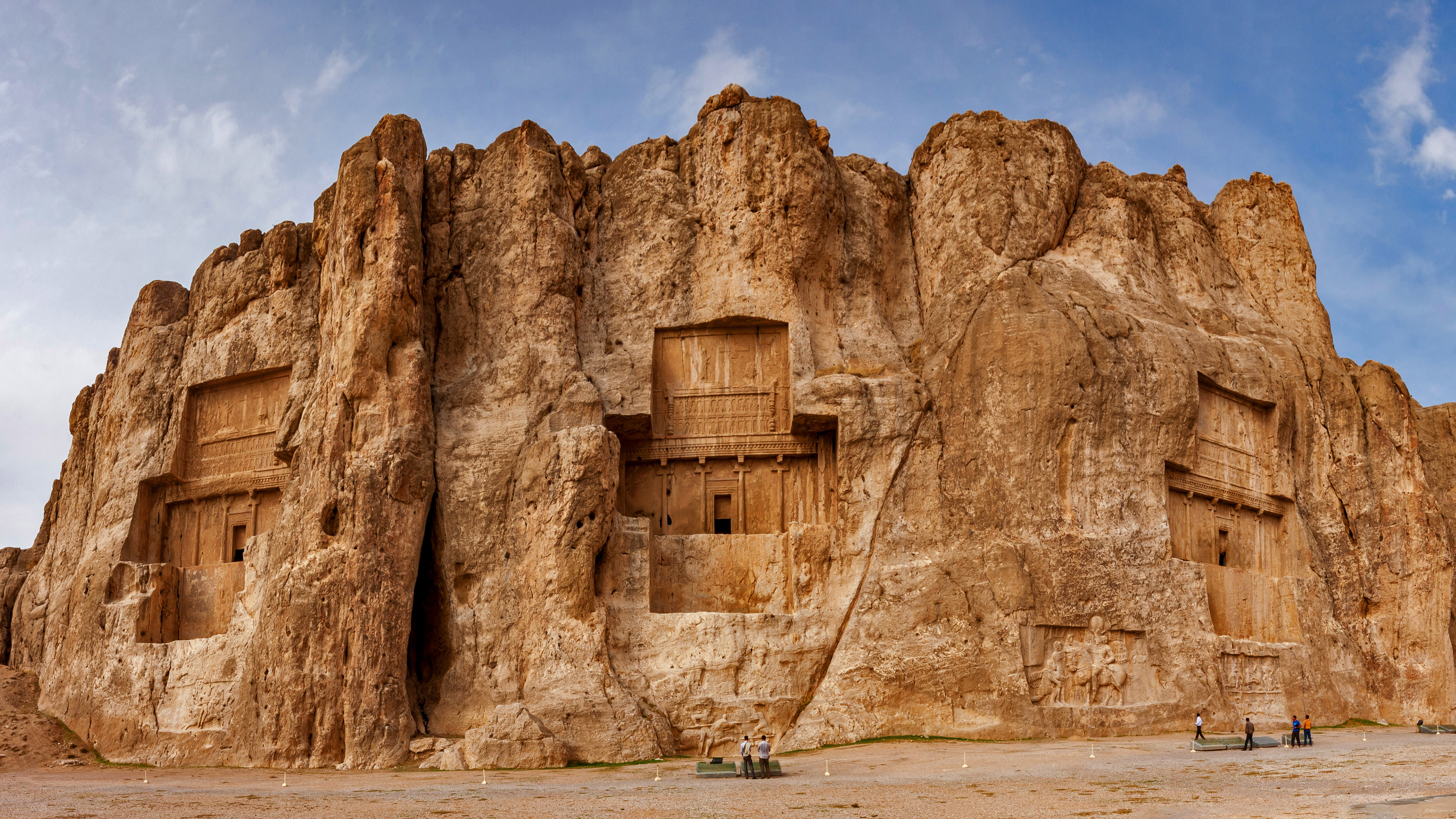 纳克什鲁斯塔姆遗址，伊朗波斯波利斯 (© mshirani/Shutterstock)
