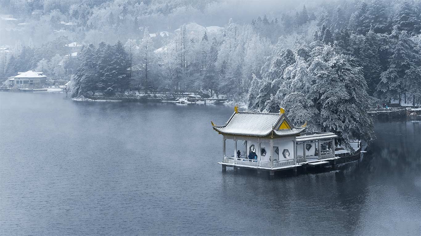 庐山冬季美景，**江西省 (© silkwayrain/Getty Images)