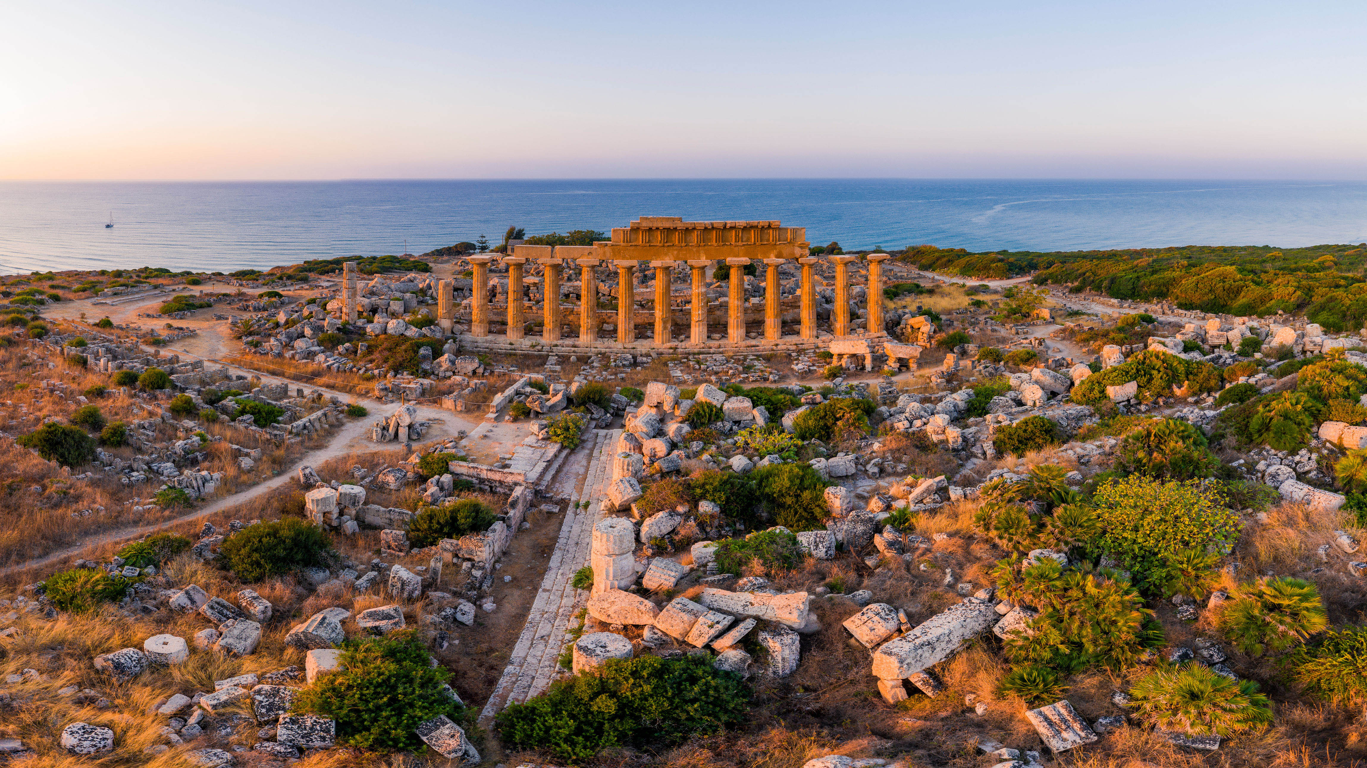 塞利努斯的神庙，西西里岛，意大利 (© Antonino Bartuccio/eStock)