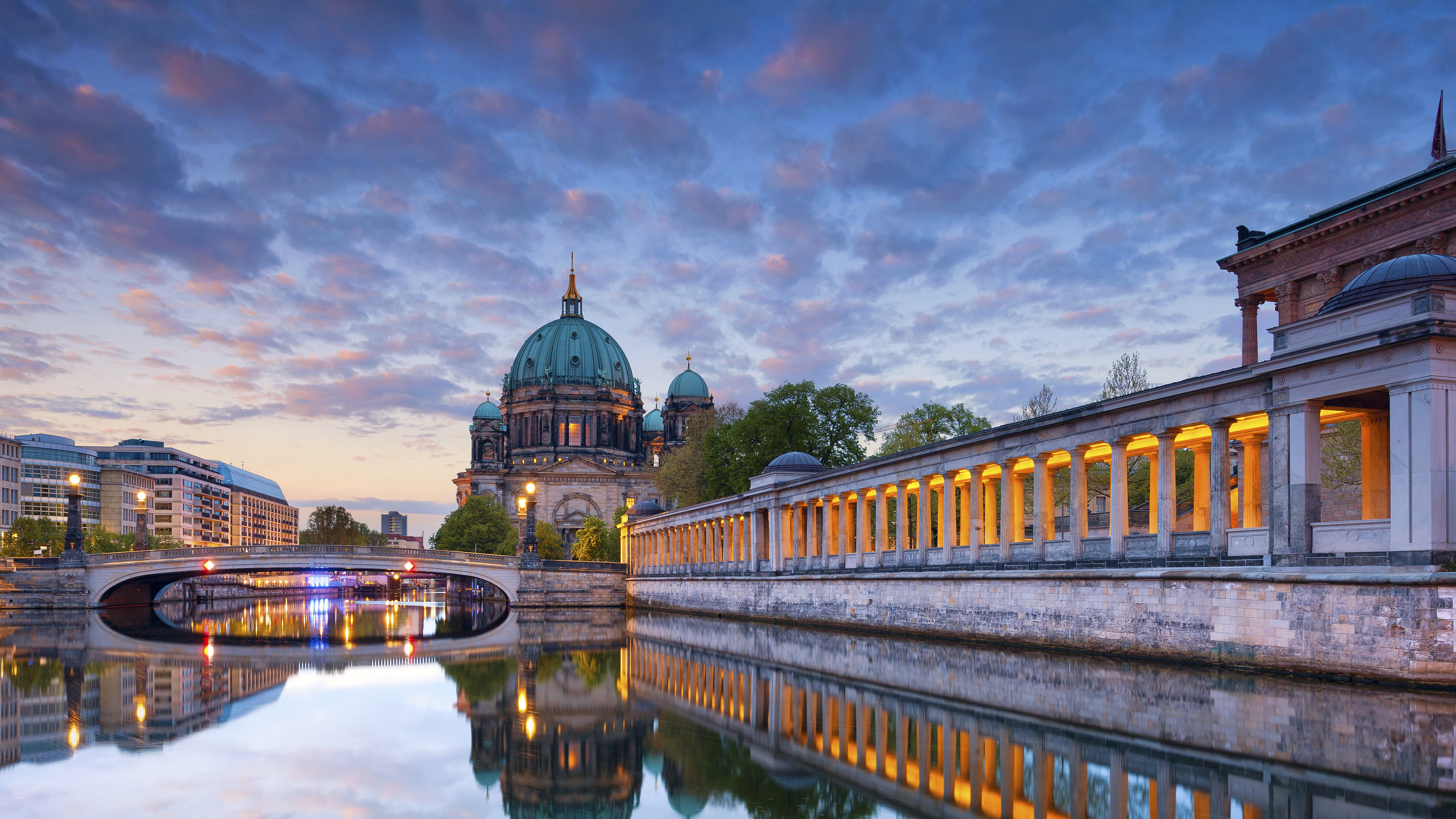 柏林大教堂和博物馆岛，柏林，德国 (© Rudy Balasko/Shutterstock)