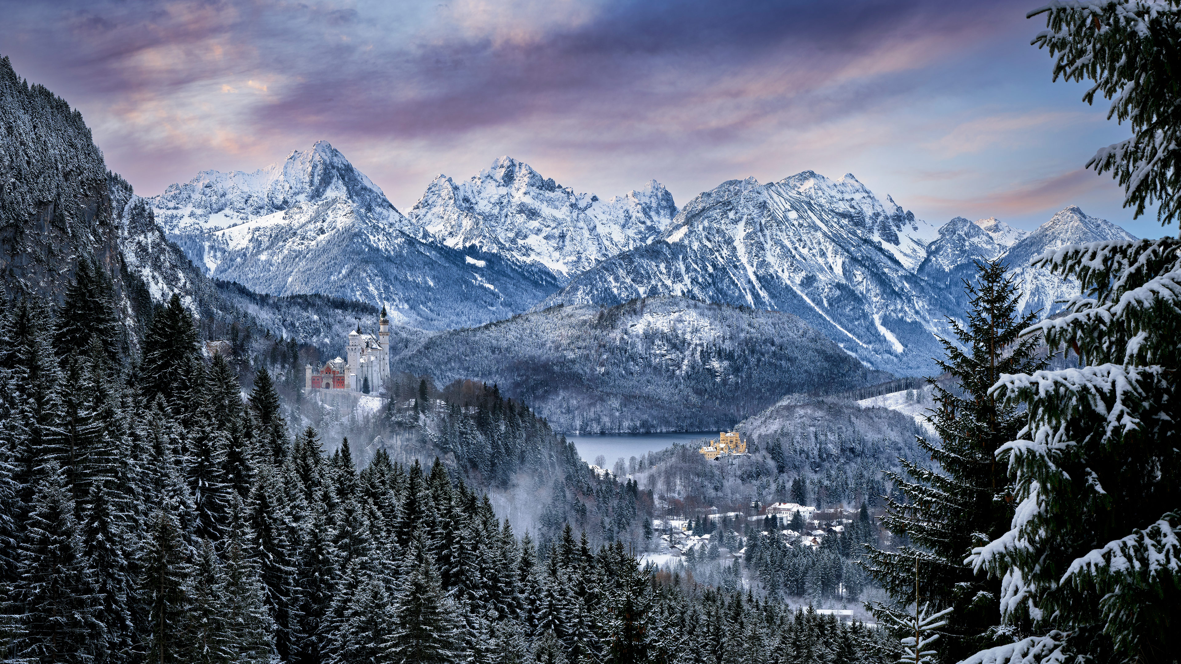 天鹅堡和旧天鹅堡，巴伐利亚阿尔卑斯山，德国 (© Harald Nachtmann/Getty Images)