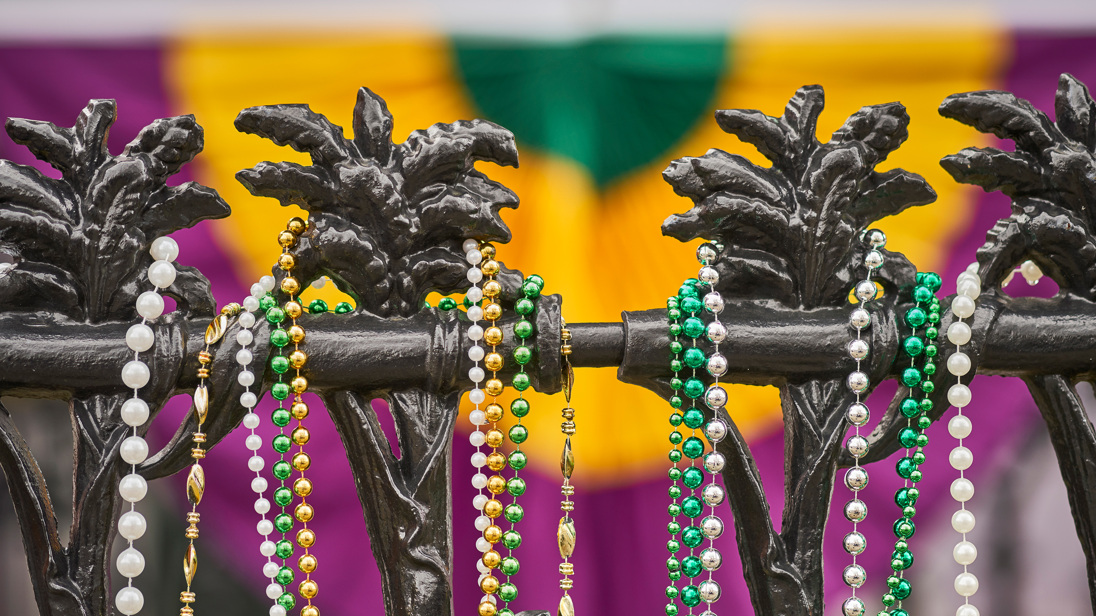 马里尼的狂欢节彩珠，新奥尔良，美国 (© Erik Pronske Photography/Getty Images)