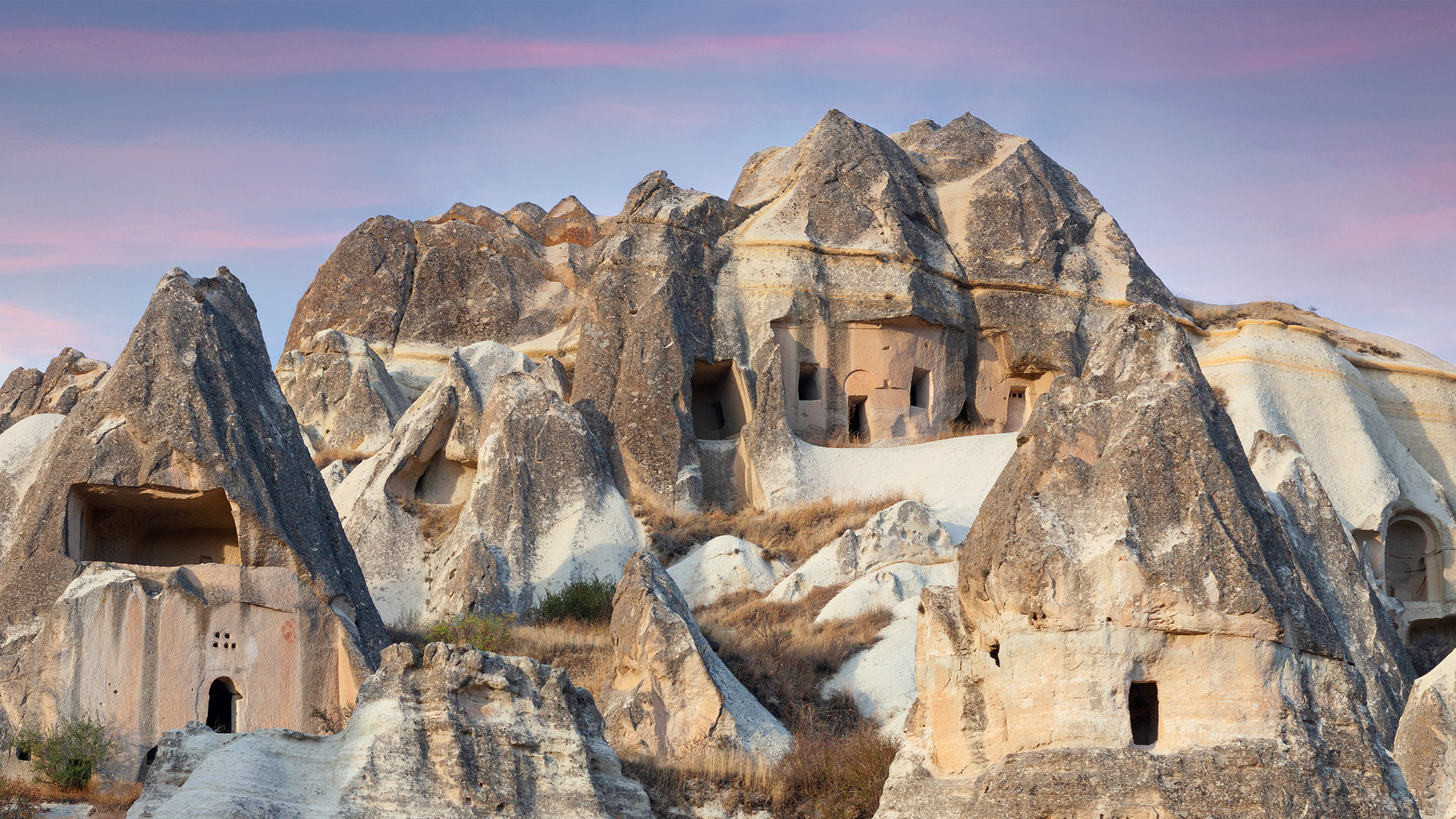 卡帕多西亚的童话烟囱和窑洞，土耳其 (© Storm Is Me/Shutterstock)