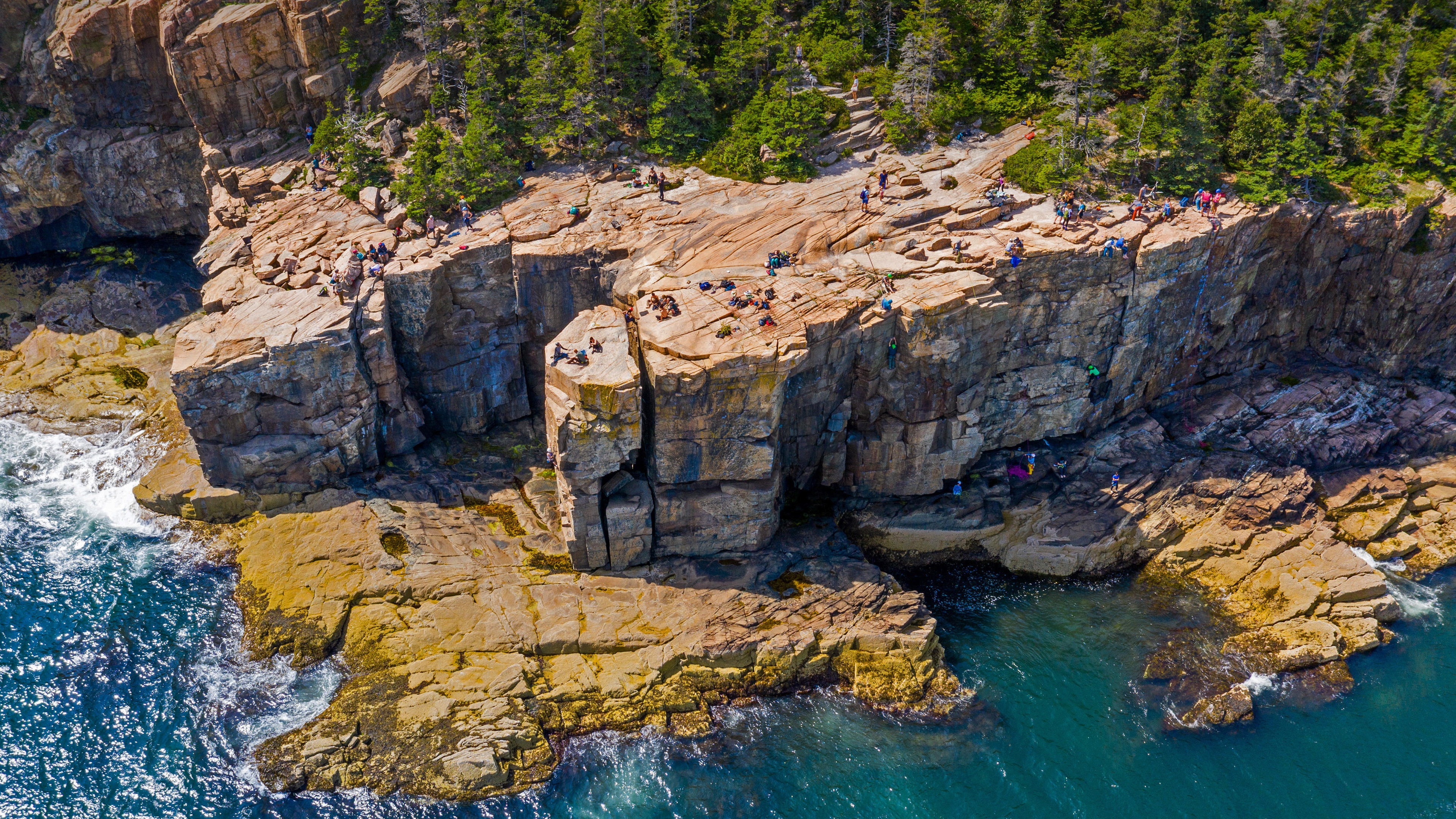 阿卡迪亚国家公园里的水獭悬崖，缅因州 (© dbimages/Alamy)