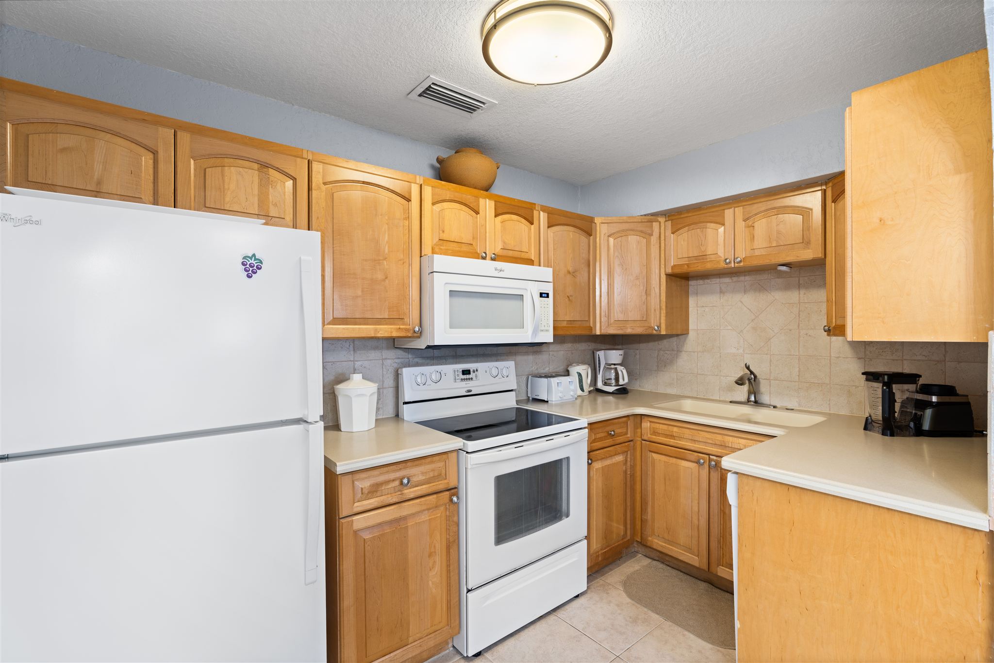 Ocean View 1 Bedroom Condo at London House — photo 2