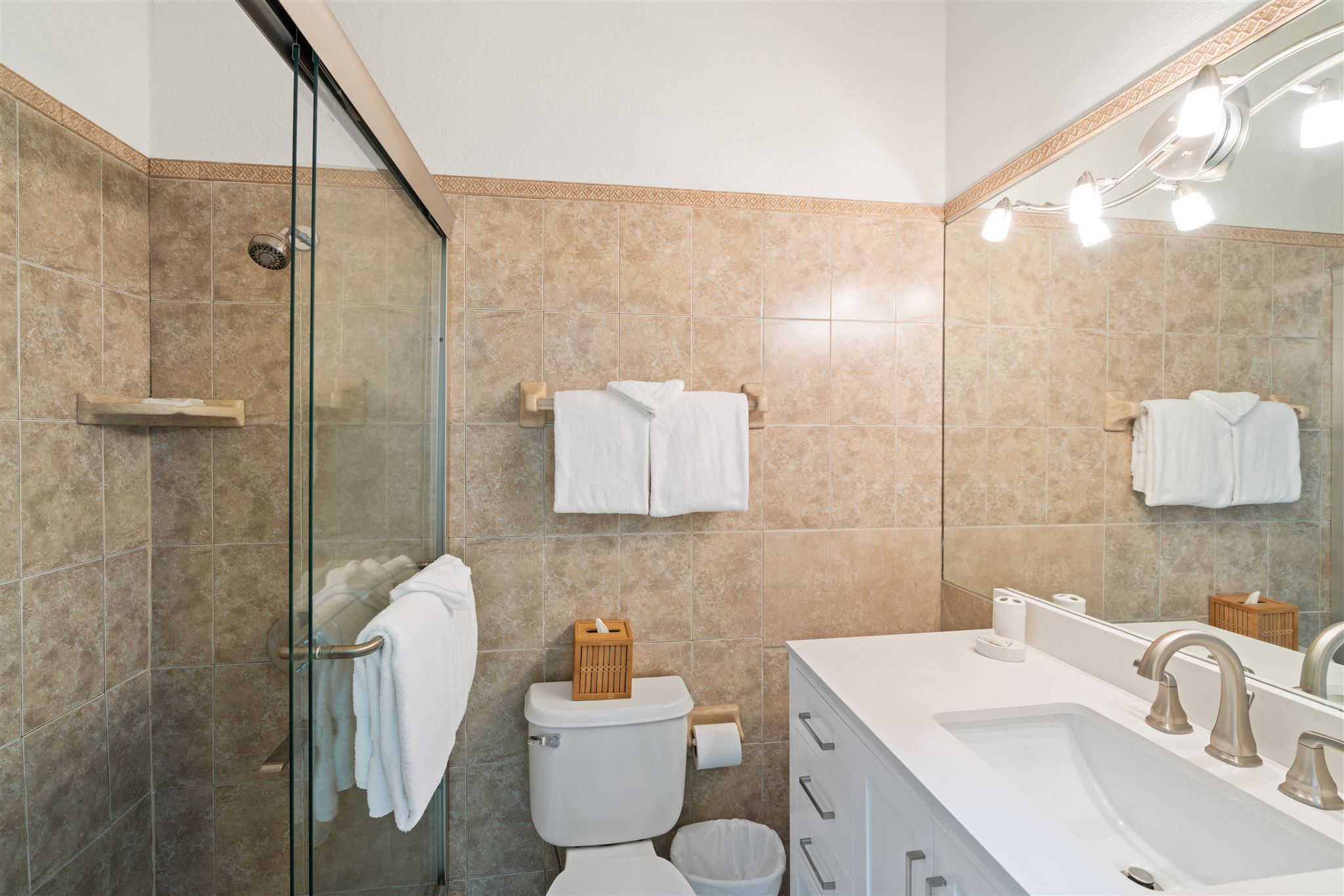 Condo 8 — Honeymoon Suite 1 Bedroom photo 2