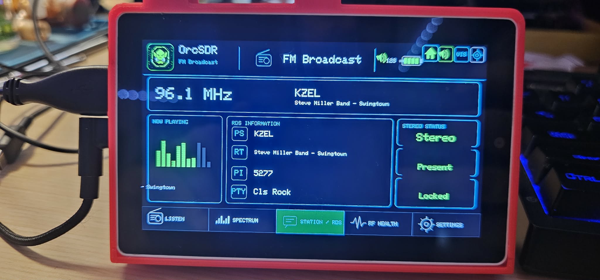 Capture d'écran du tableau de bord FM d'OrcSDR