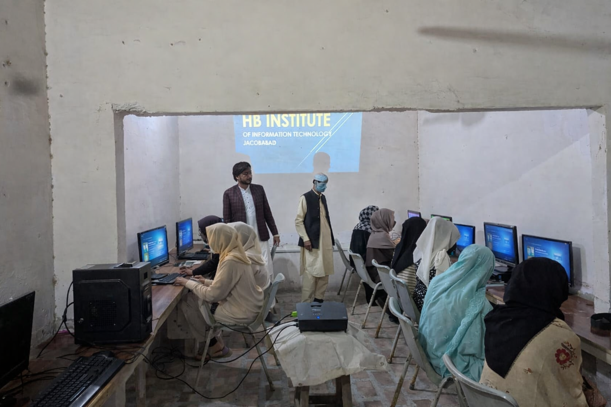 HB Institute computer lab