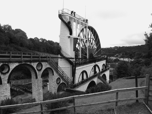 []{#c10752_004.xhtml#fig_011}[[Figure 4.11](#c10752_004.xhtml#fig_011a)]{.figureLabel} The Great Laxey waterwheel after restoration (Corbis).