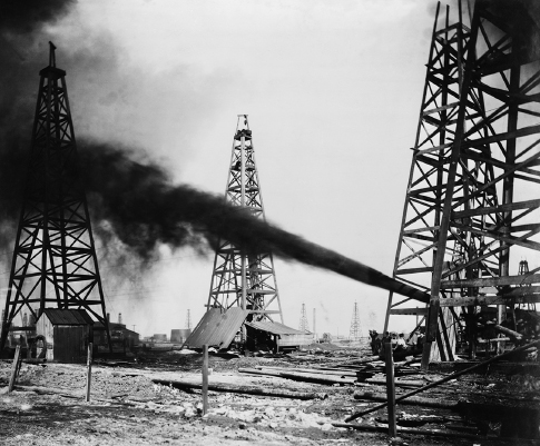 []{#c10752_005.xhtml#fig_006}[[Figure 5.6](#c10752_005.xhtml#fig_006a)]{.figureLabel} Oil gushing from the Spindletop well near Beaumont, Texas, in January 1901 (Corbis).