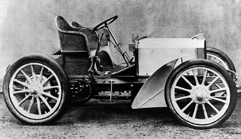 []{#c10752_005.xhtml#fig_007}[[Figure 5.7](#c10752_005.xhtml#fig_007a)]{.figureLabel} The Mercedes 35, designed by Wilhelm Maybach and Paul Daimler in 1901. Photograph from the Daimler website.