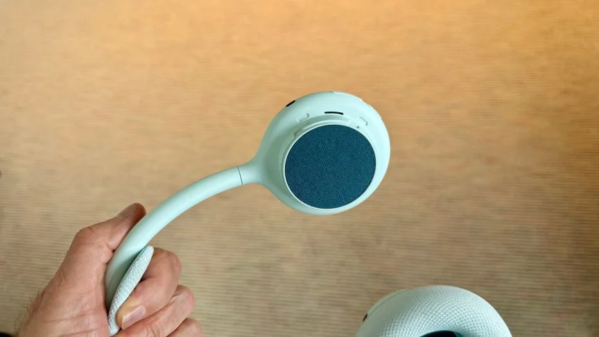 Close of of the Beats 360 driver without the earpad removed.