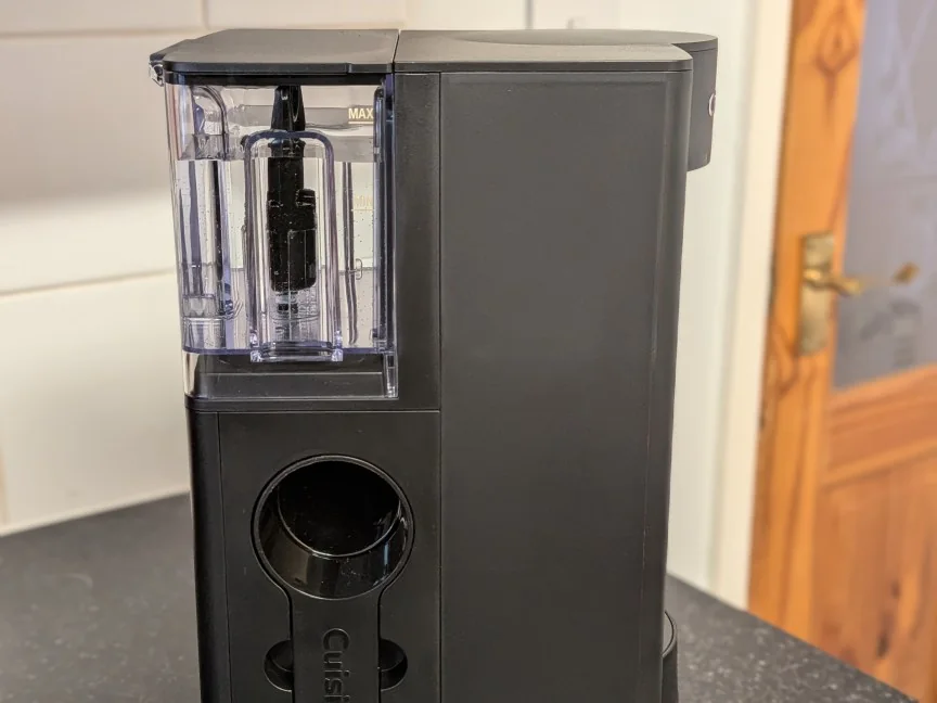 Small water reservoir, but compartment for scoop is nice