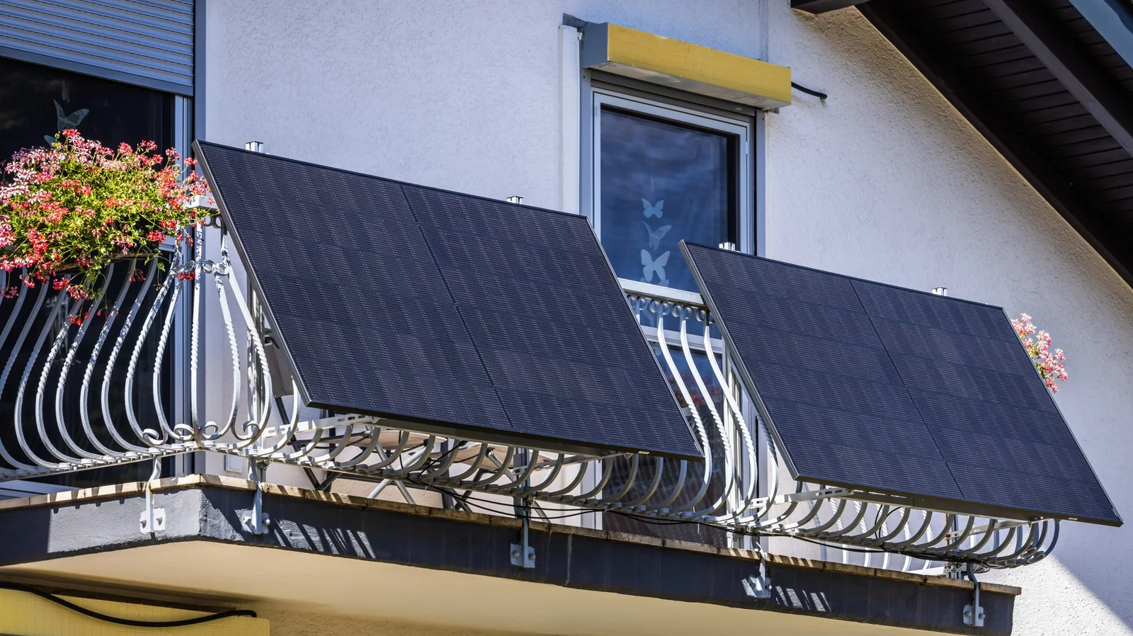 California Legalizes Plug-In Balcony Solar Installations