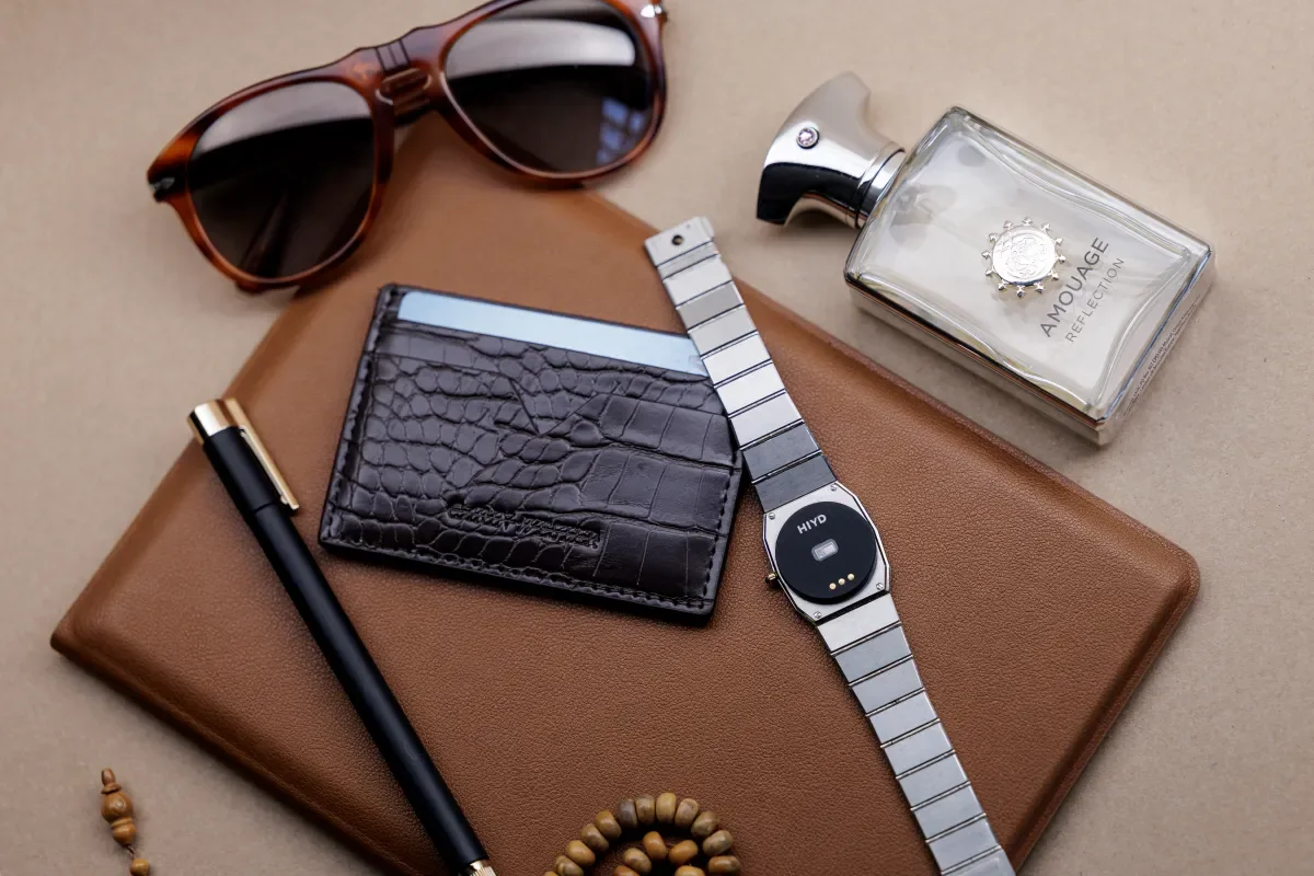 Hiyd Health Tracker Attaches to Any Traditional Watch via Microsuction