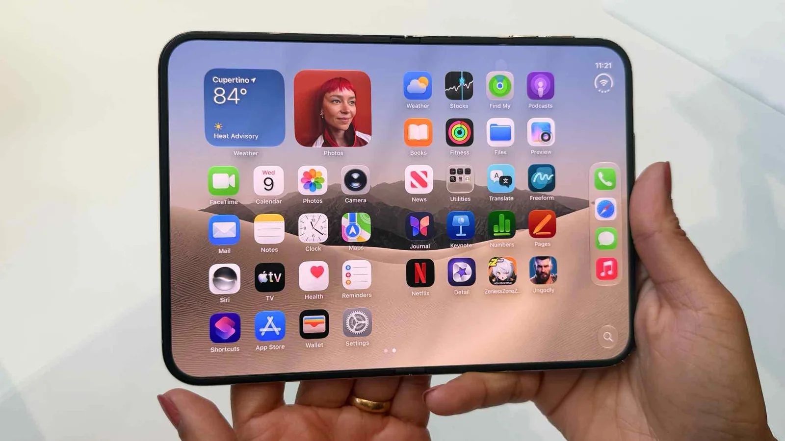 iPhone Duo hands on