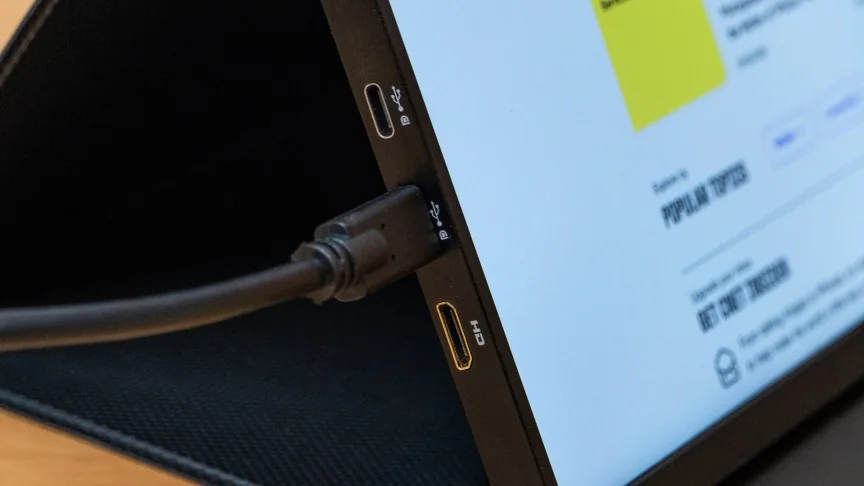 The inputs of the Uperfect BE16CU portable monitor.
