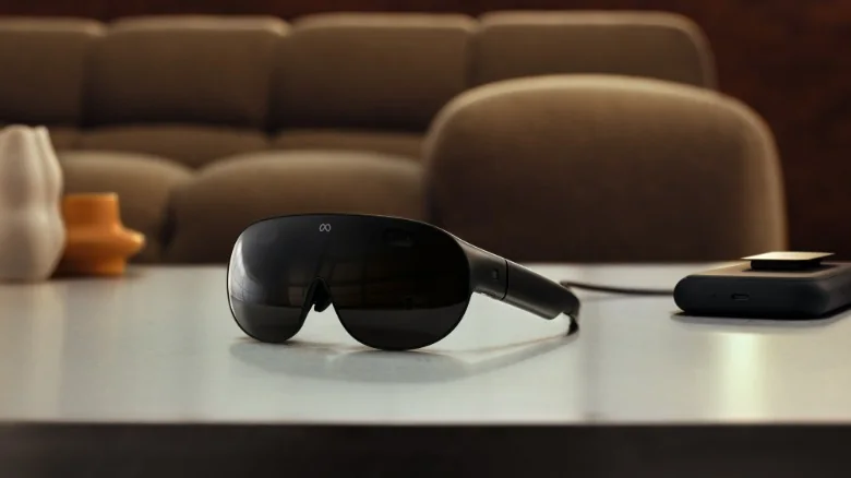 Meta's VR Glasses and compute puck.
