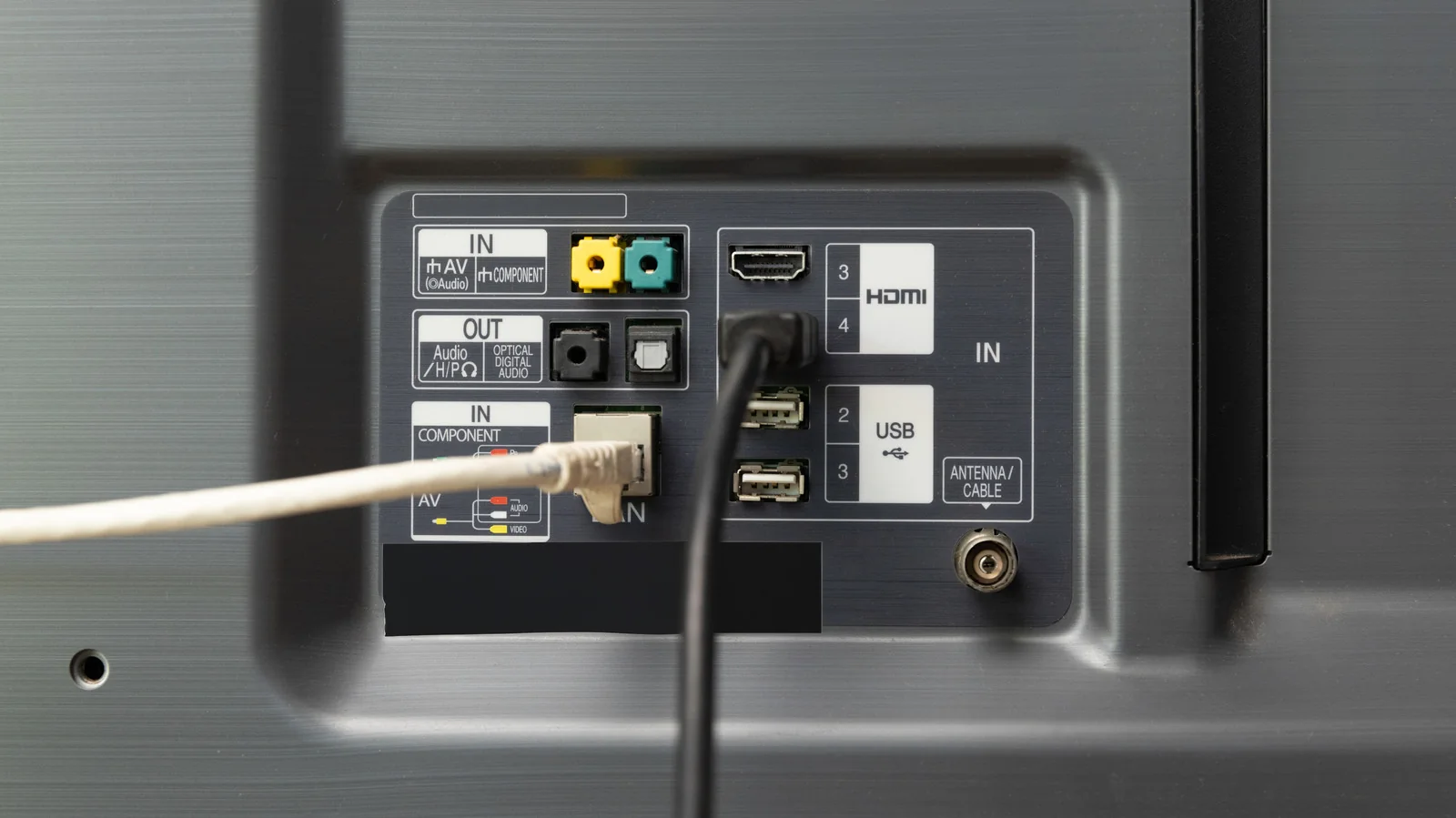 Smart TV Network Guide: Wi-Fi Speed vs. Ethernet Stability