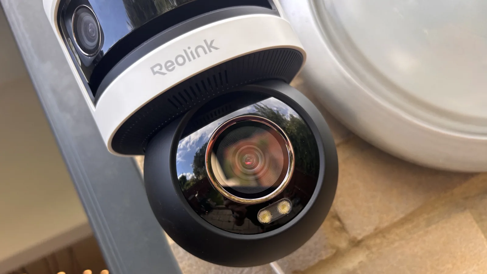 Reolink Omvi 3i security camera installed outside home