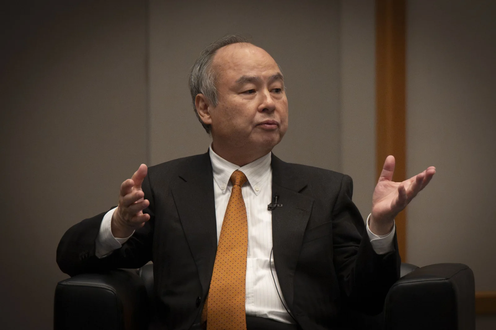 SoftBank Seeks $100 Billion From Gulf Investors for AI and Robotics Fund