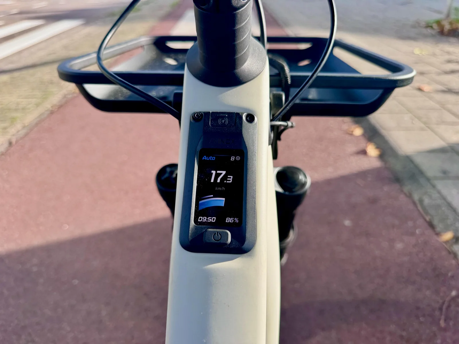 <em>The integrated touchscreen display is readable in all lighting conditions.</em>