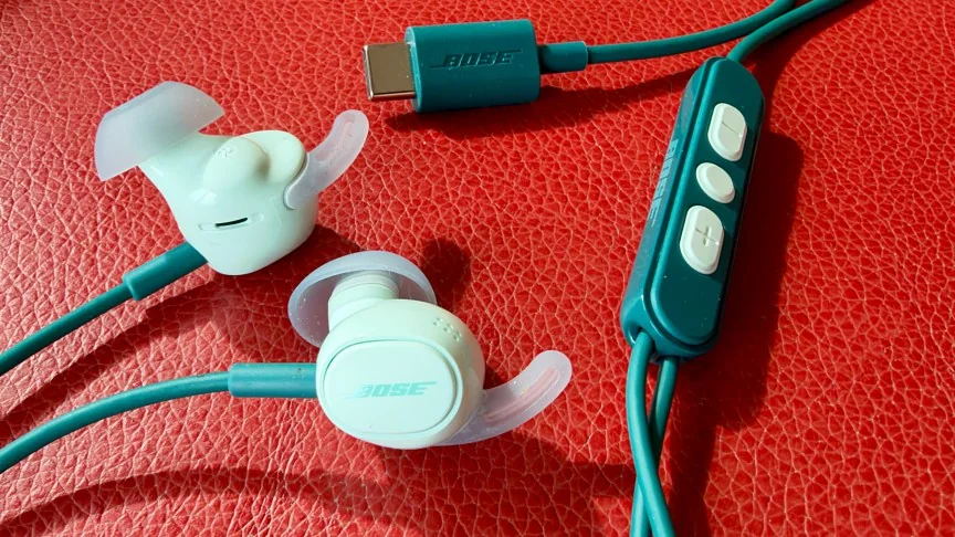 Close up of the Bose Noise Cancelling Wired Earbuds inline microphone.