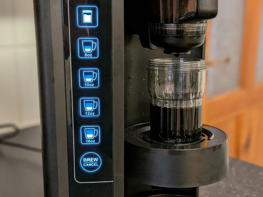 Adjustable height for brewing small volume of concentrate: