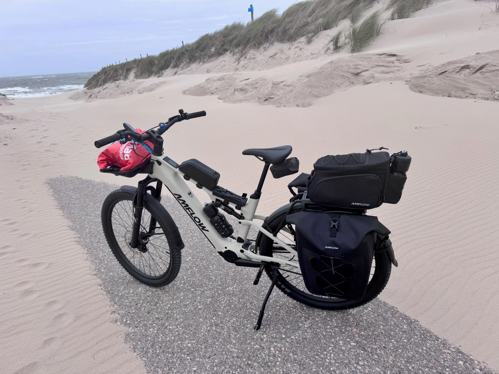 <em>The wide knobby tires coupled with a powerful Avinox motor allowed me to ride through sand.</em>