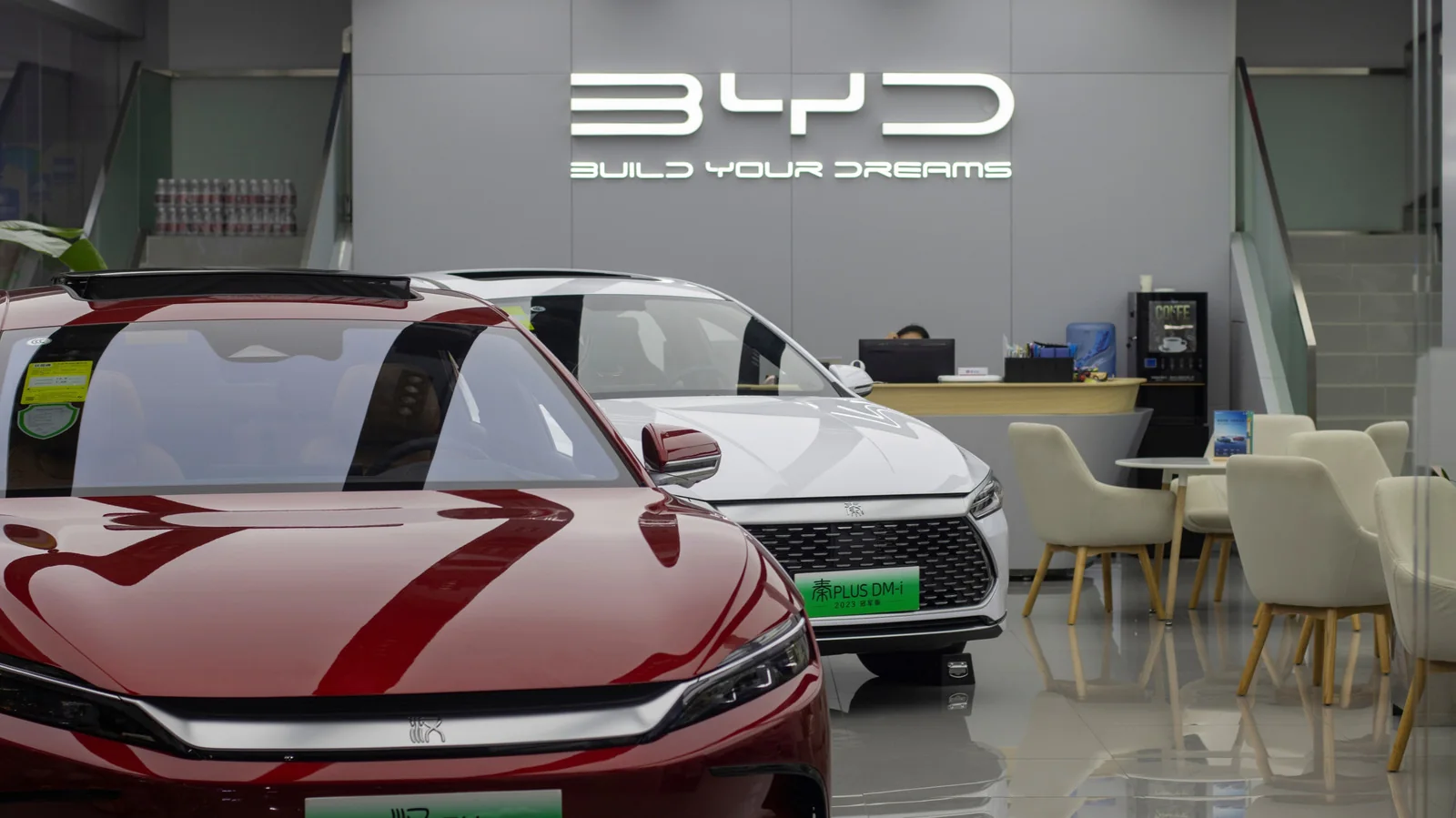 BYD's Solid-State EV Battery Tech Nears Commercialization for 2027 Launch