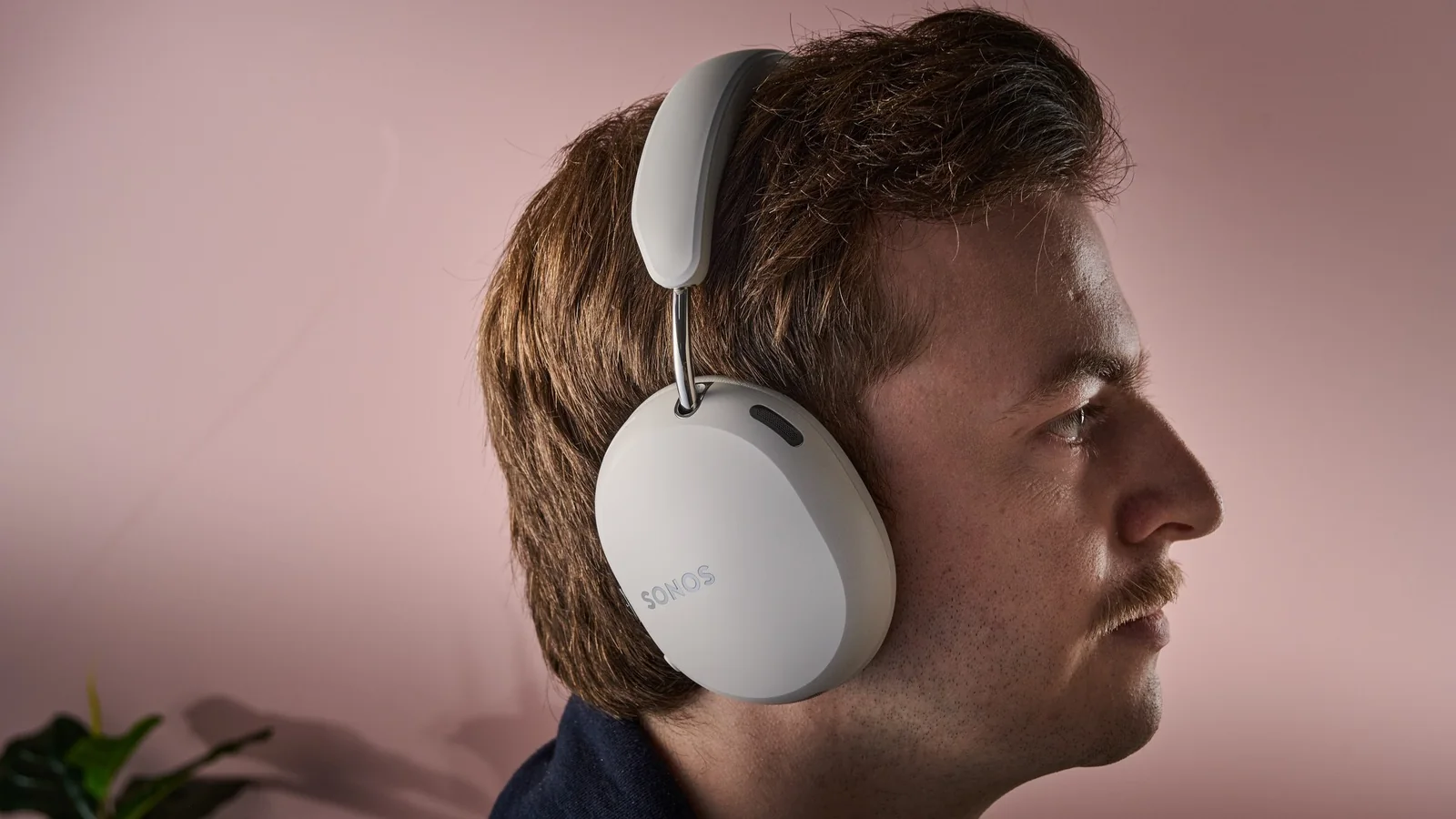 Man wearing the Sonos Ace Ultra