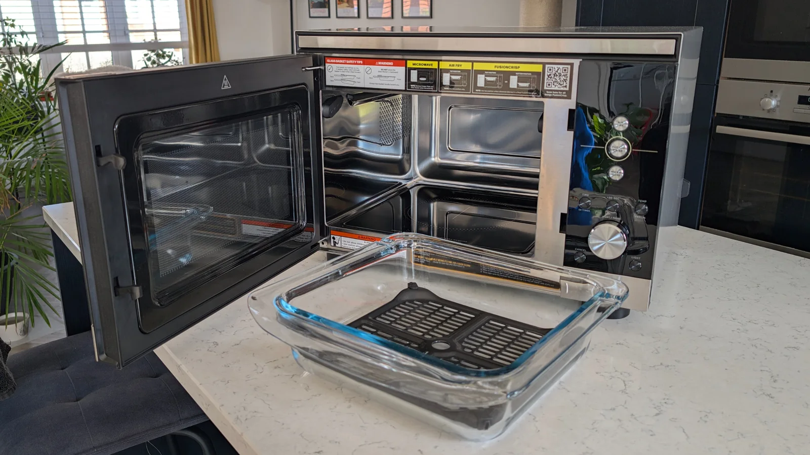 Ninja Crispi Microwave with glass dish