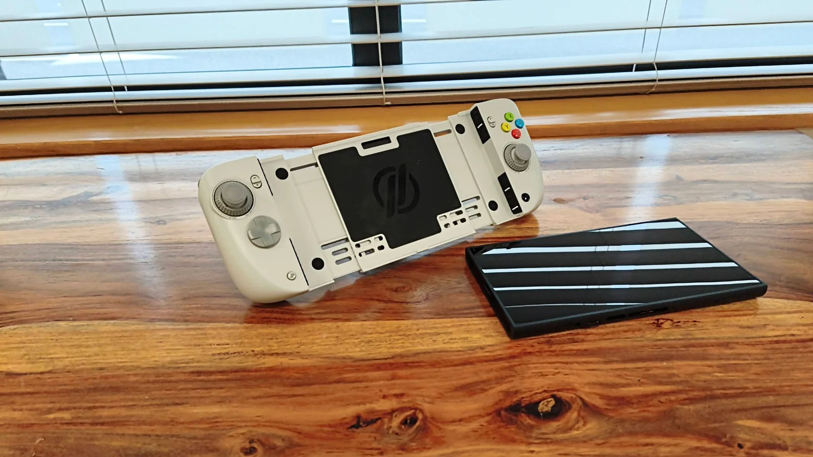 CRKD Nitro Deck 2 Review: A Versatile Handheld Controller with Ergonomic Compromises