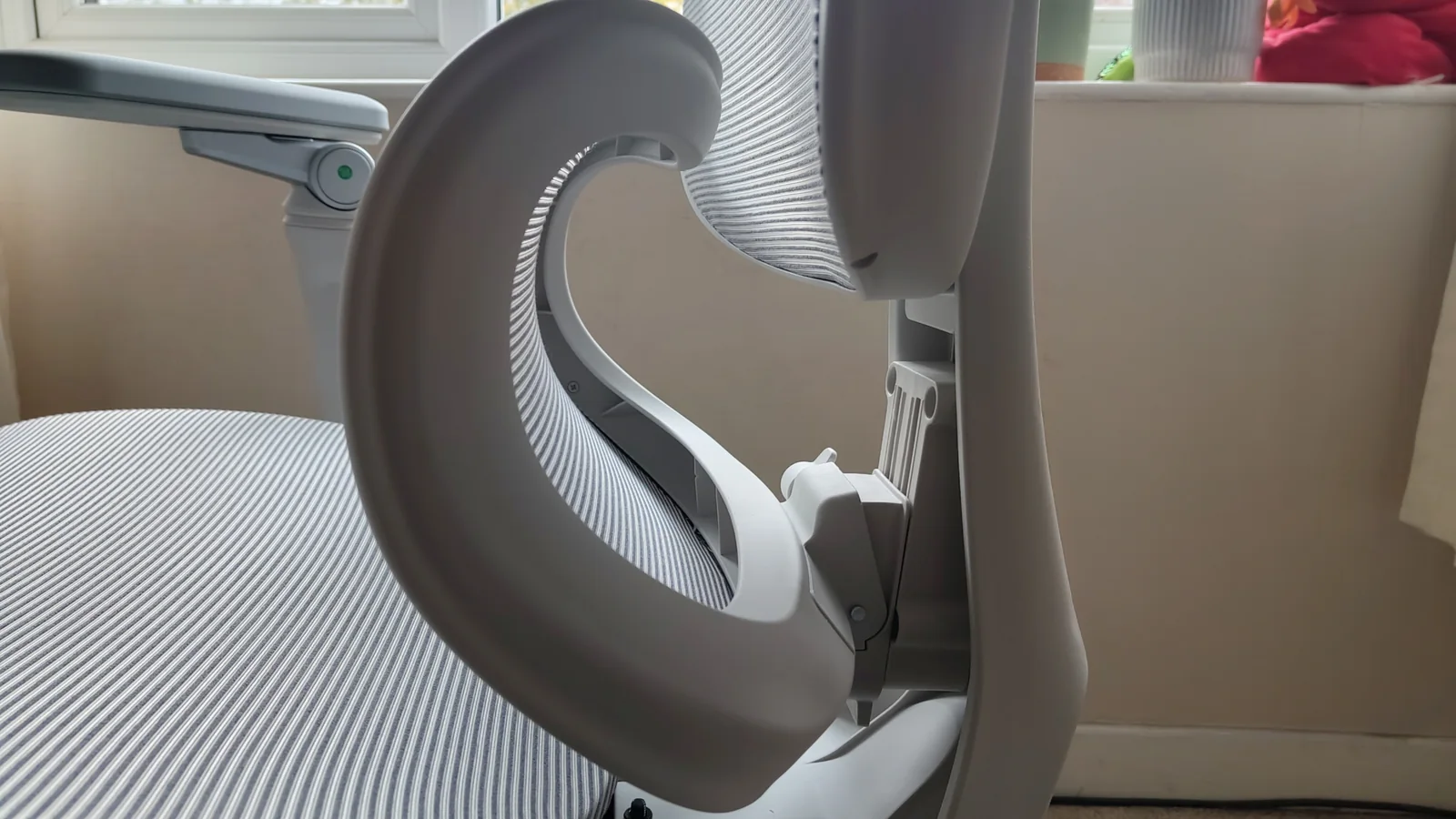 Testing out the Boulies EP600 office chair in a home office