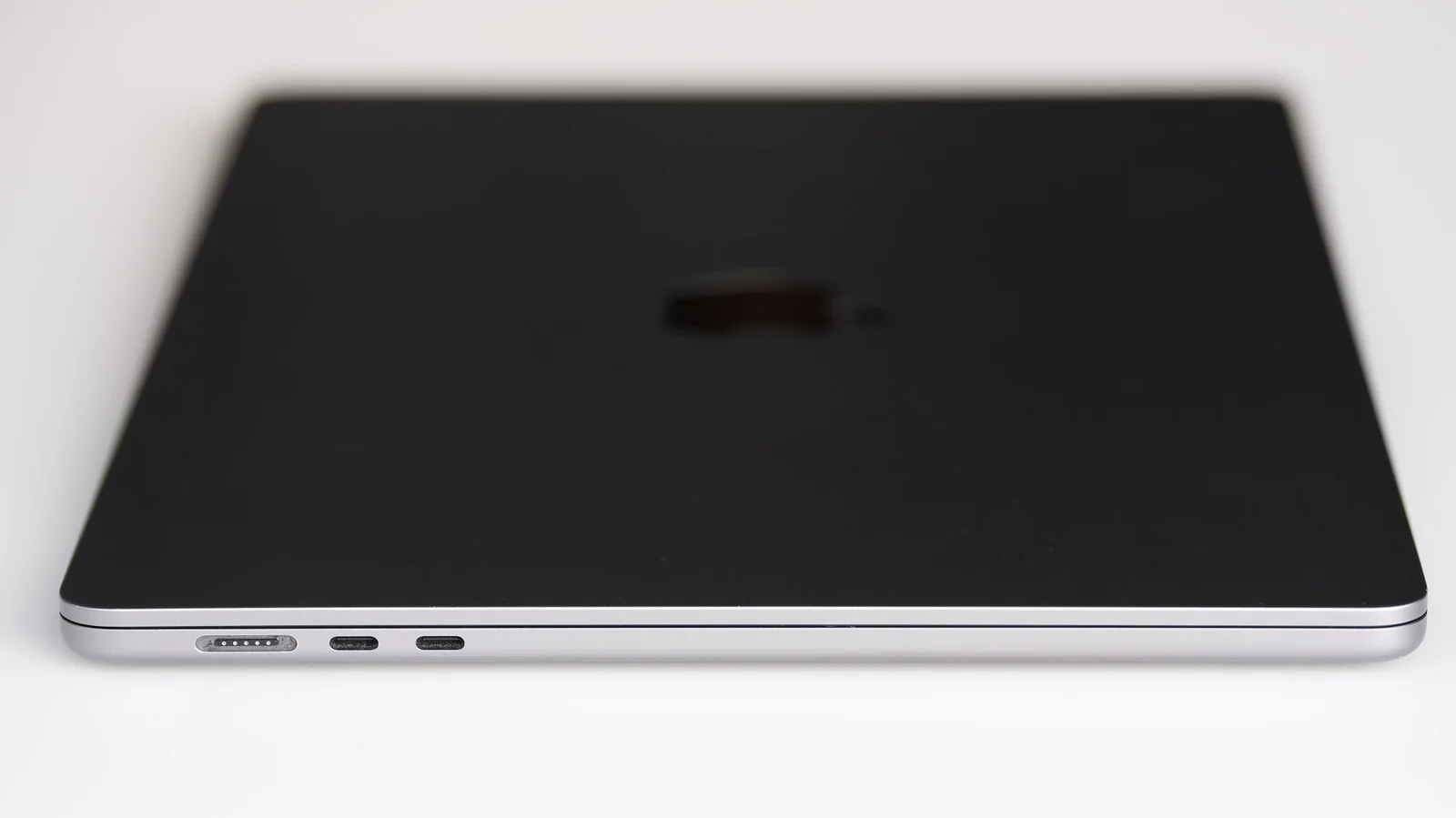 Understanding the Differences Between Apple Thunderbolt and USB-C Ports