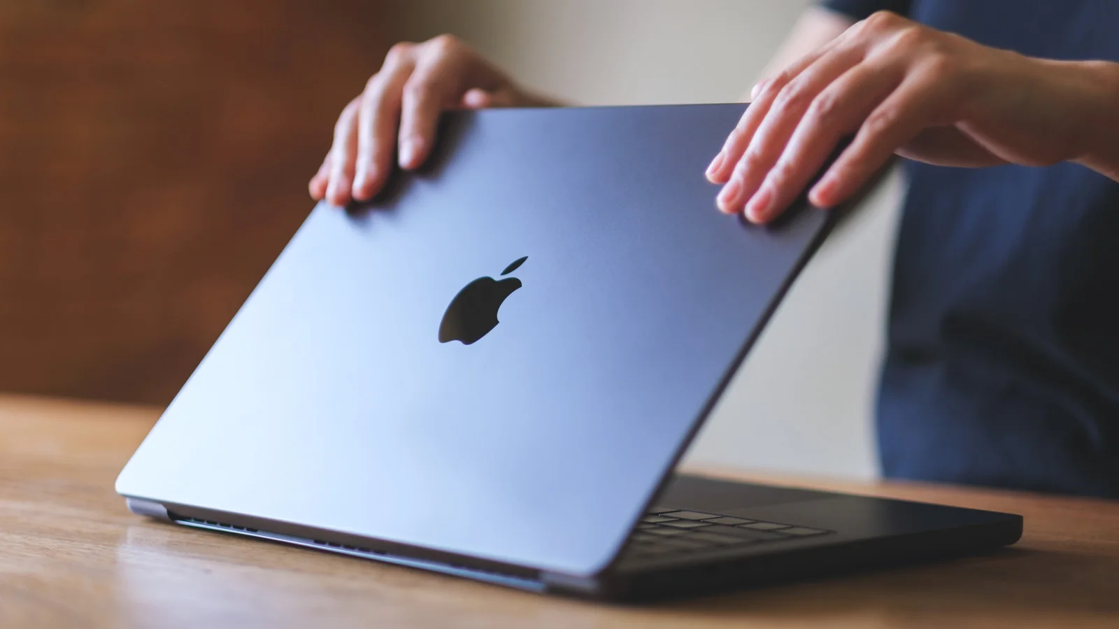 Why You Should Avoid Using a Screen Protector on Your MacBook