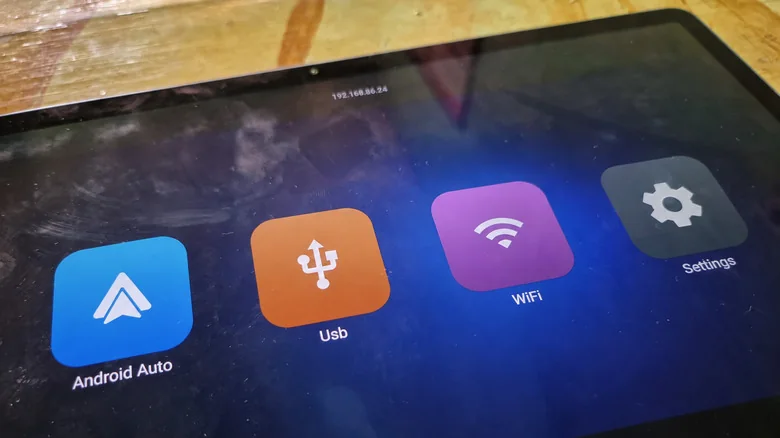 A tablet displays Open Headunit app connection options labeled Android Auto, USB, WiFi and Settings.