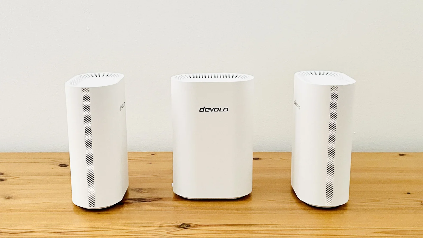 Devolo WiFi 7 Mesh BE6500 system on wooden table
