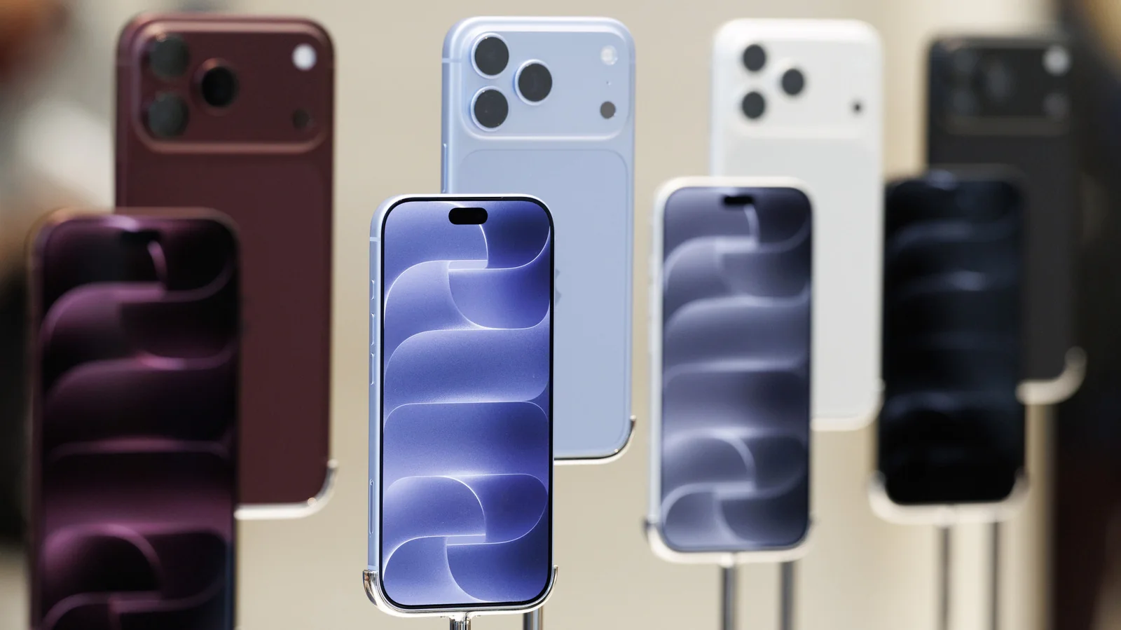 Apple Confirms iPhone 18 Pro Max AT&T Network Bug, Offers Fix