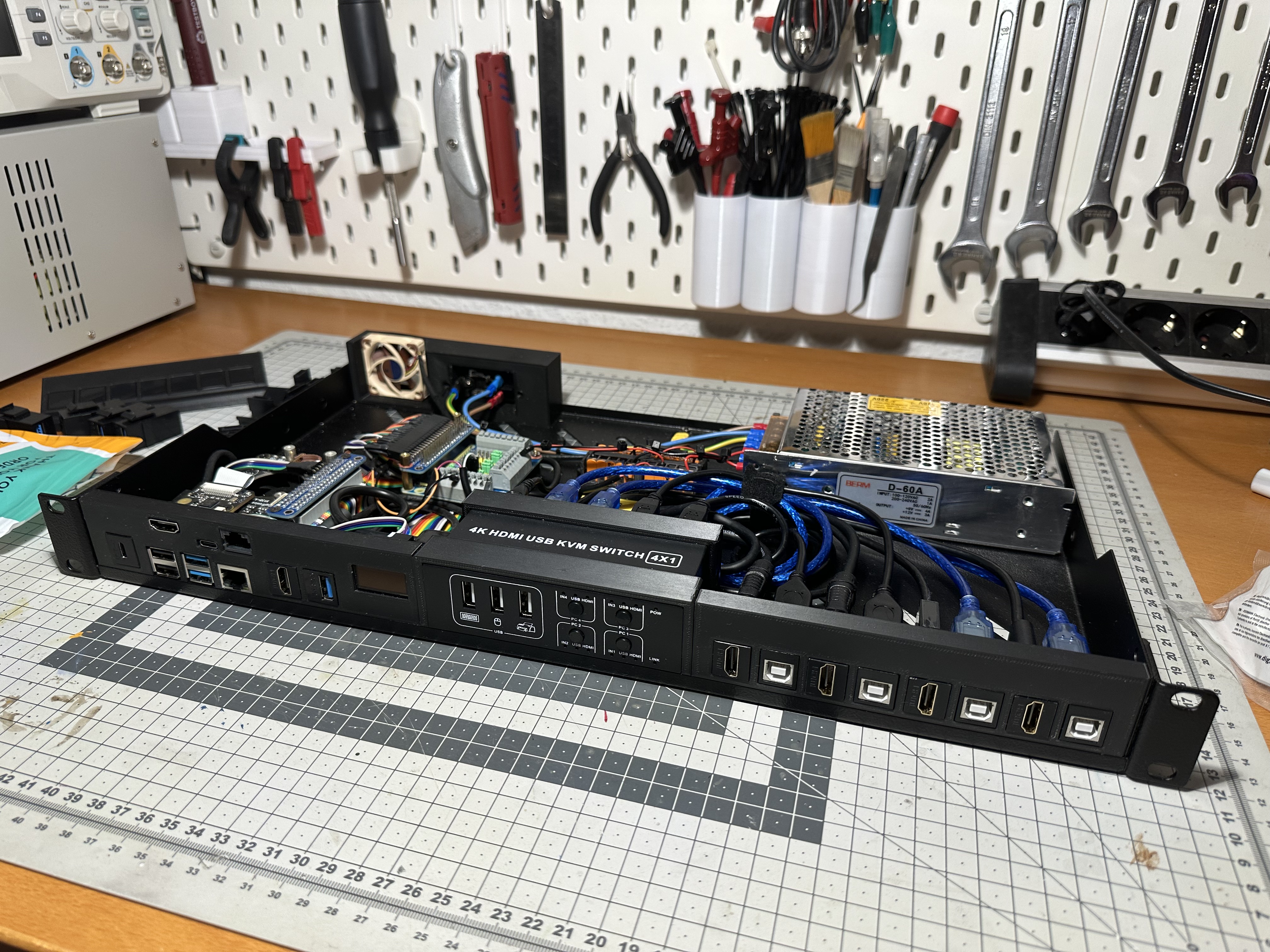 multiport_PiKVM_rackmount