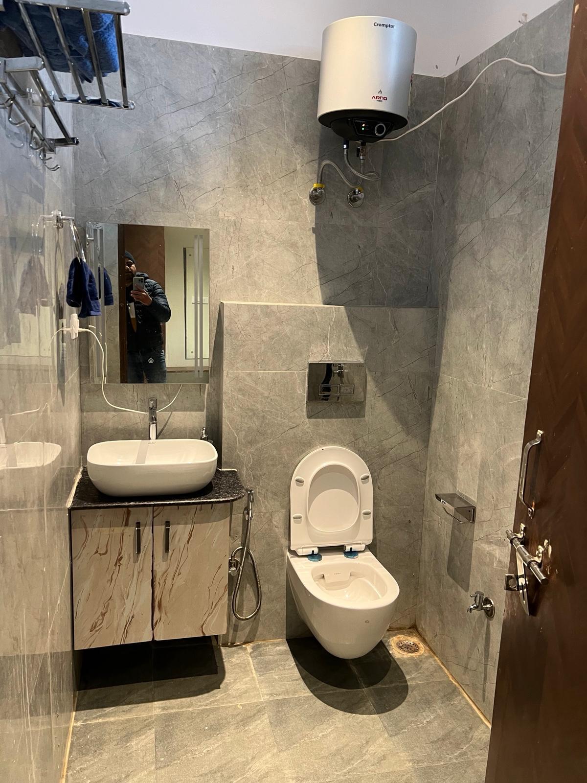 Modern bathroom with 24/7 hot water