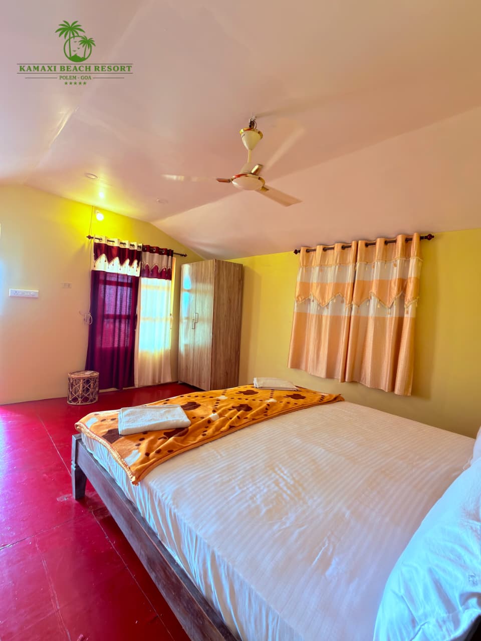 Deluxe Sea Facing Hut with balcony view