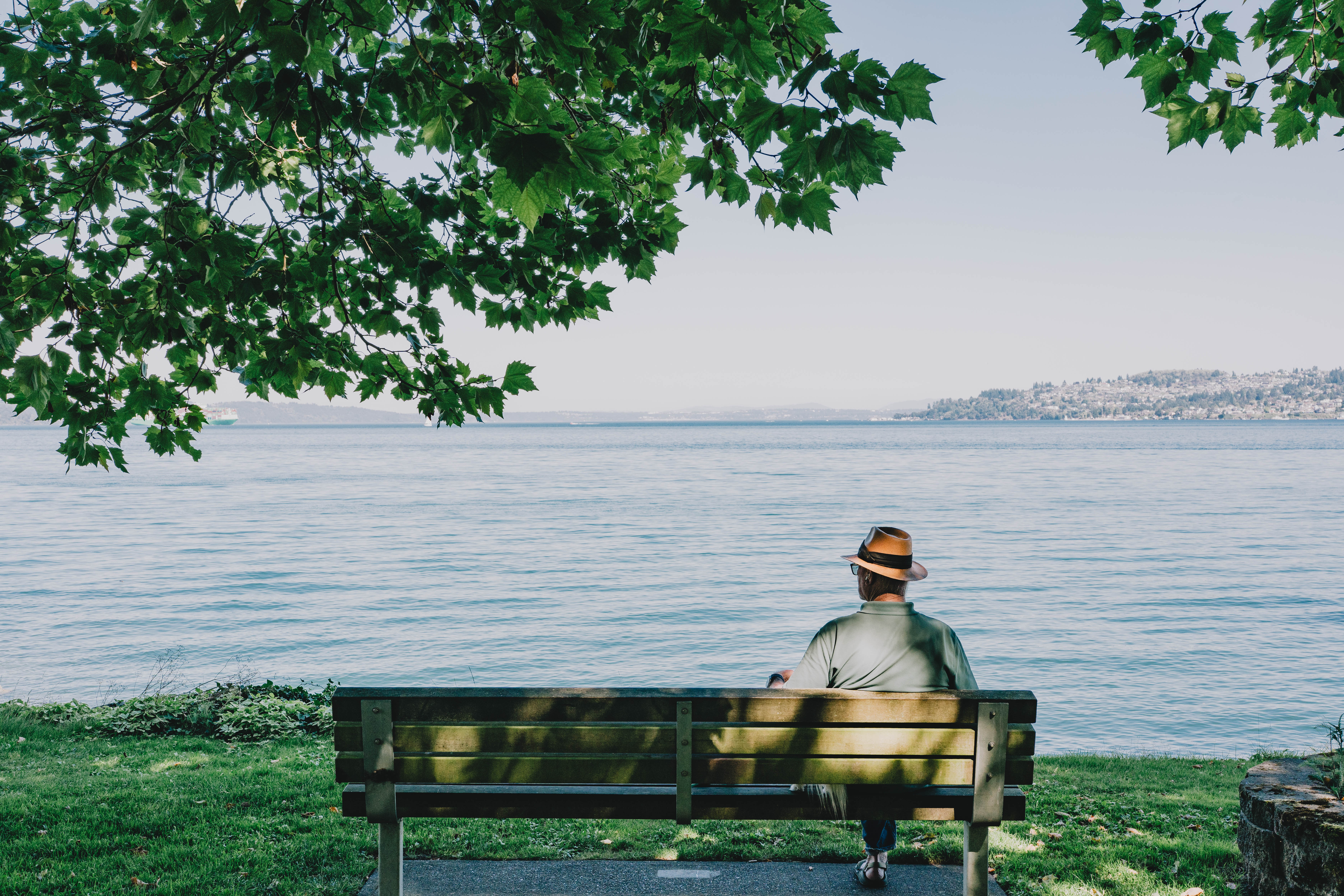 tacoma-man-on-bench