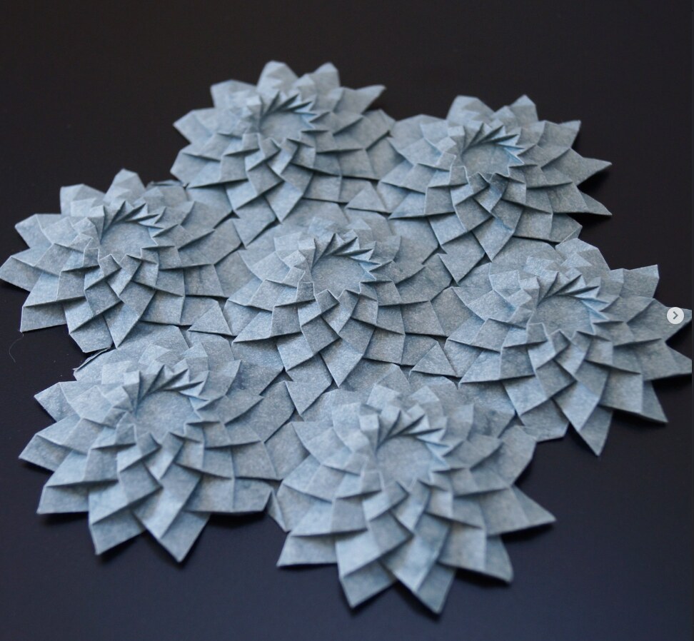 Seven Flowers — folded shrink-rotate tessellation