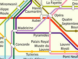 La station Madeleine n'est pas du tout collée à Tuileries en vrai.