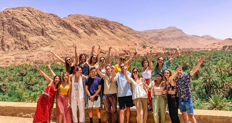 Un momento di gruppo all'oasi di Aït Benhaddou